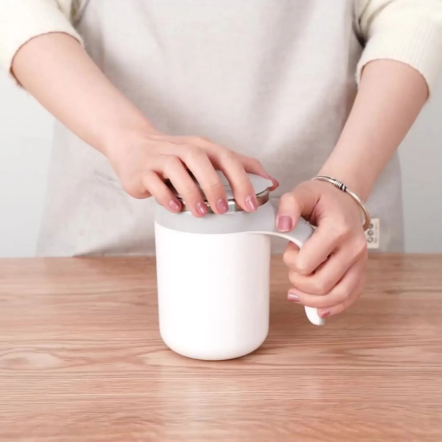 Tasse Mélangeuse Automatique Rechargeable